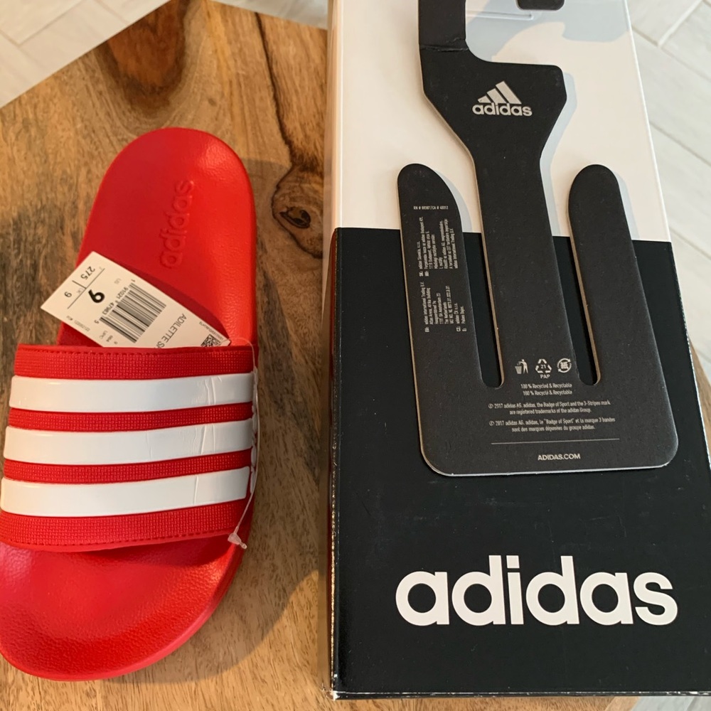 Adidas Adilette Sandals unisex!